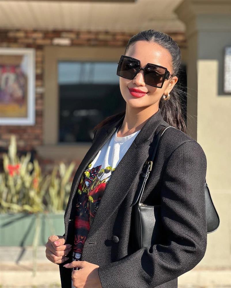 Ngọc Châu mặc áo vía của mẹ khi phỏng vấn kín Miss Universe-10