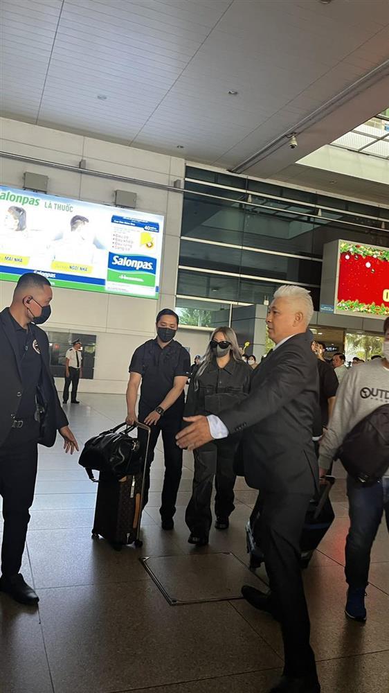 CL (2NE1) cực ngầu khi quay lại Việt Nam biểu diễn sau 8 năm-4