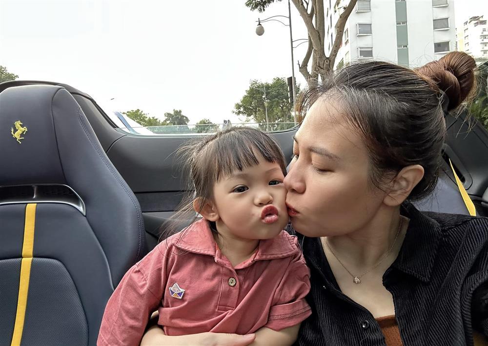 Tin showbiz Việt ngày 30/12: Phạm Quỳnh Anh đáp trả lời nhắc chăm con-3