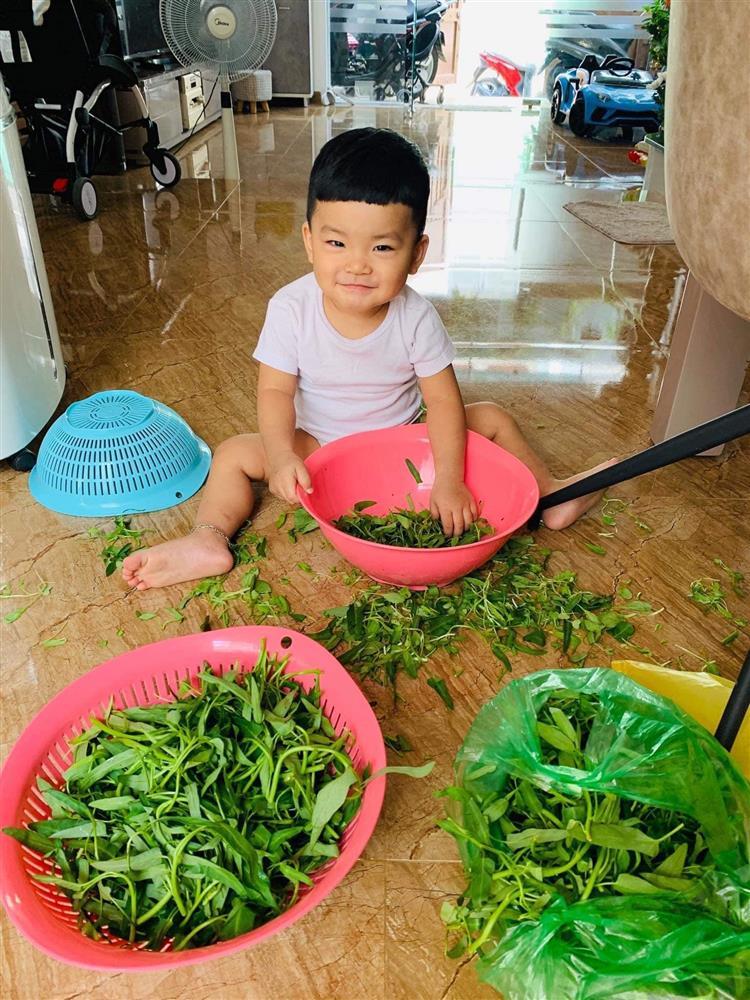 Tin showbiz Việt ngày 30/12: Phạm Quỳnh Anh đáp trả lời nhắc chăm con-4