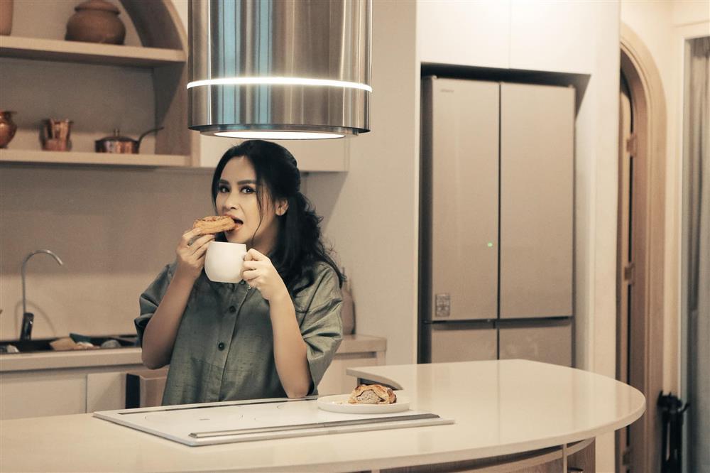 Tin showbiz Việt ngày 30/12: Phạm Quỳnh Anh đáp trả lời nhắc chăm con-9