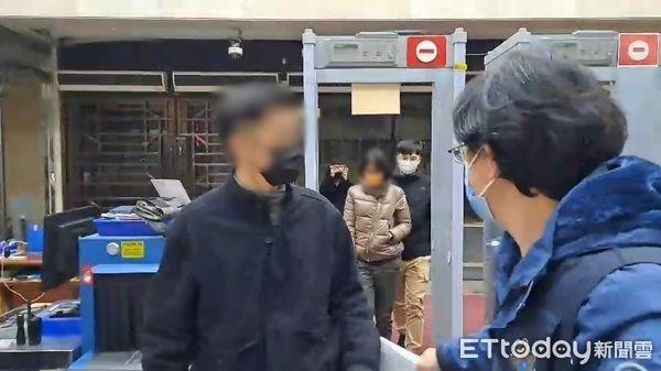 Nữ ca sĩ Đài Loan bị bắt-2