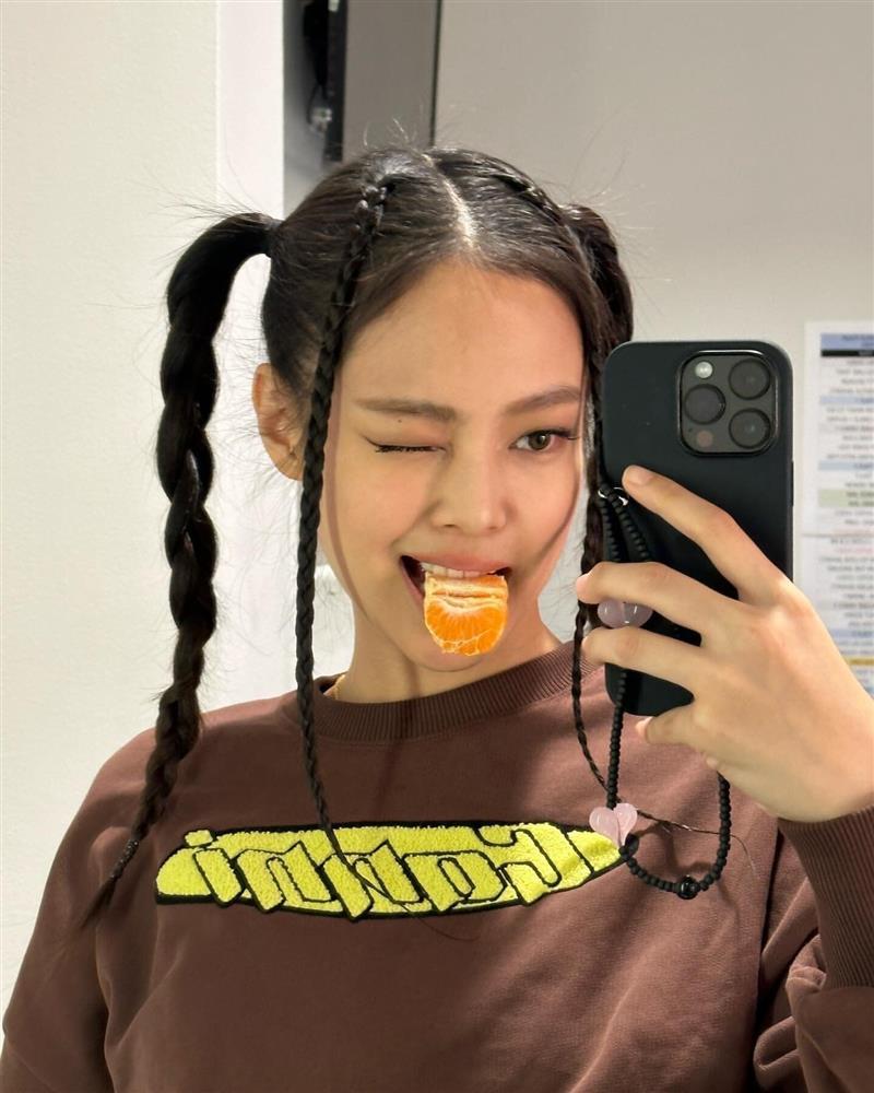 Chị đại BoA, Taeyeon hack tuổi với kiểu tóc tết sợi nhỏ-3