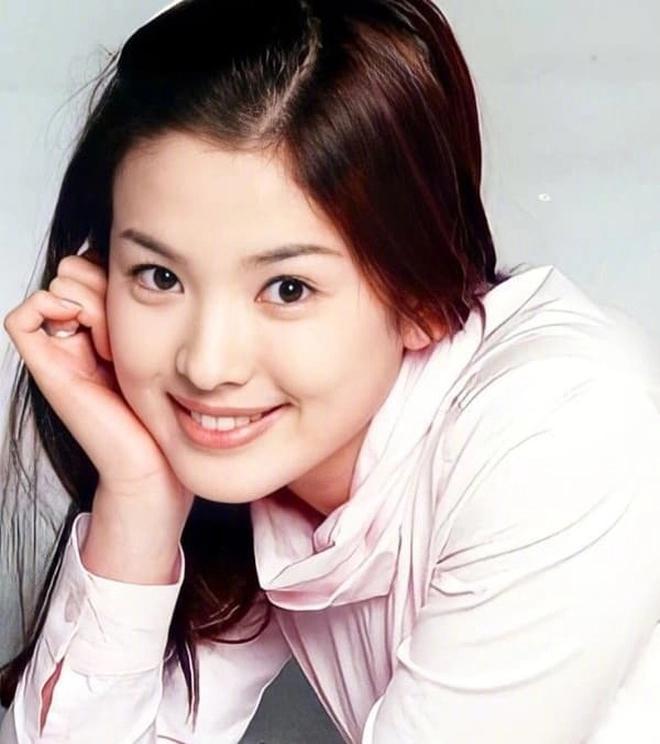 Song Hye Kyo gặp huyền thoại bóng đá Pele ở World Cup 2002-6