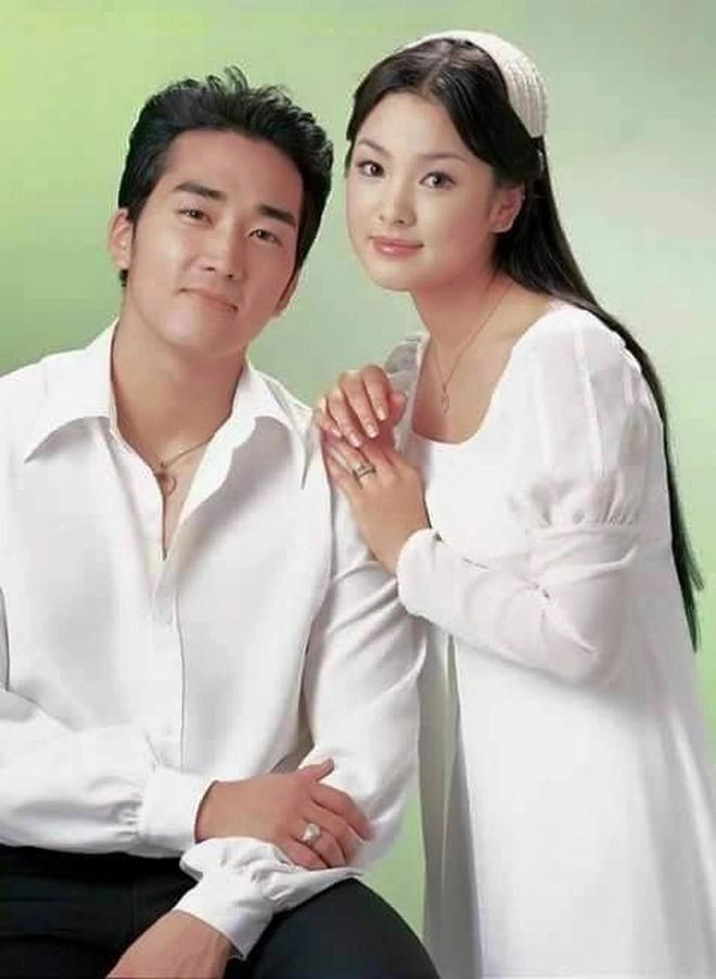 Song Hye Kyo gặp huyền thoại bóng đá Pele ở World Cup 2002-7