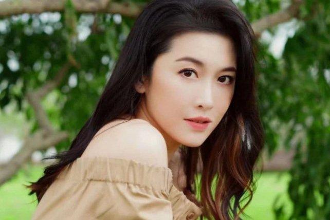 Lee Jong Suk lộ ảnh hẹn hò IU-4