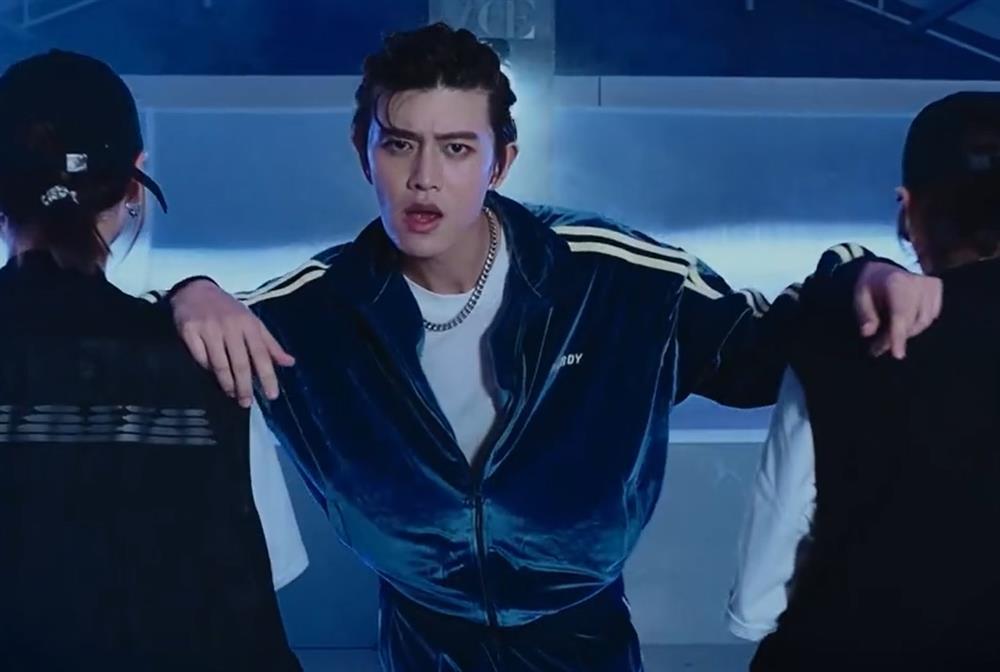 Vừa ra album nhạc, Nhậm Gia Luân đã được khuyên nên về đóng phim-3