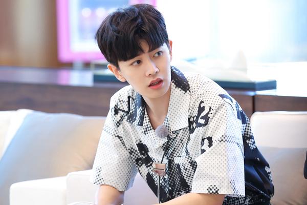 Vừa ra album nhạc, Nhậm Gia Luân đã được khuyên nên về đóng phim-1