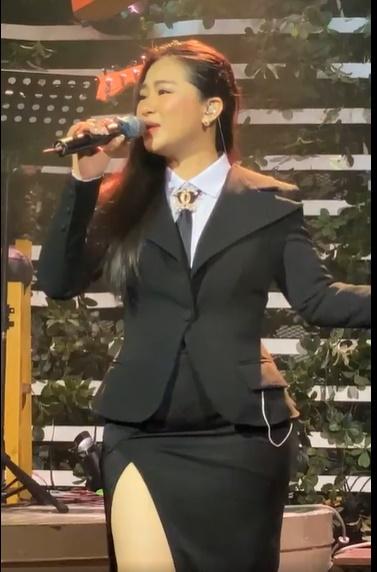 Lương Bích Hữu lại diện thời trang như bà bầu trên sân khấu-3