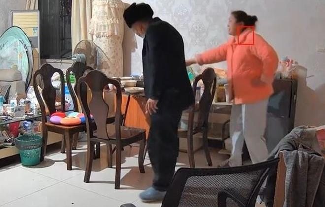 Con dâu ốm không làm được việc nhà, mẹ chồng cho tiền bắt ly hôn-1