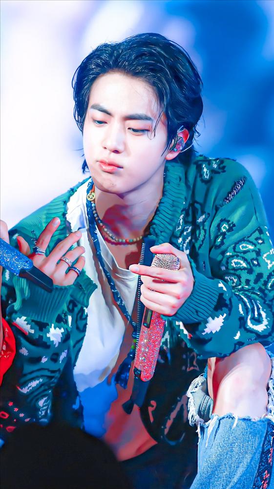 Jin (BTS) được khen đẹp trai trong ảnh mới nhất ở quân ngũ-3
