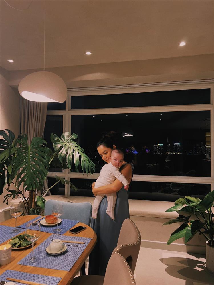 Tin showbiz Việt ngày 31/12: Đỗ Mỹ Linh và chồng thiếu gia hẹn hò cuối năm-13