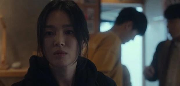 Song Hye Kyo bị chê trong phim mới ngập cảnh người lớn-3