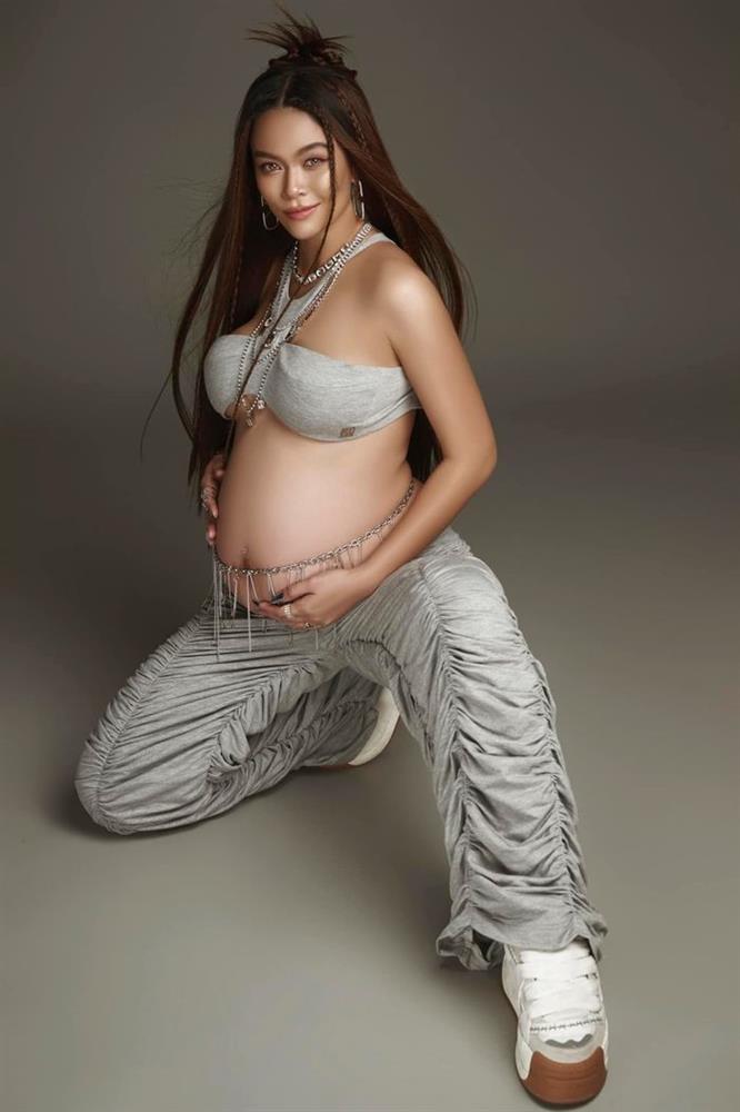 Á hậu Mâu Thủy tung ảnh bầu ngầu chưa từng thấy-5