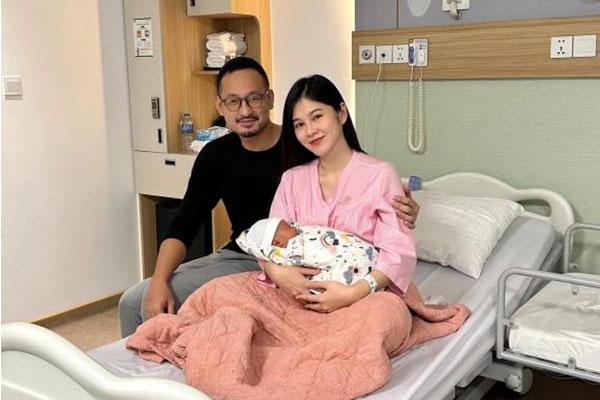 MC Thu Hoài lộ diện sau khi sinh con cho đại gia, nhan sắc gây sốt-11