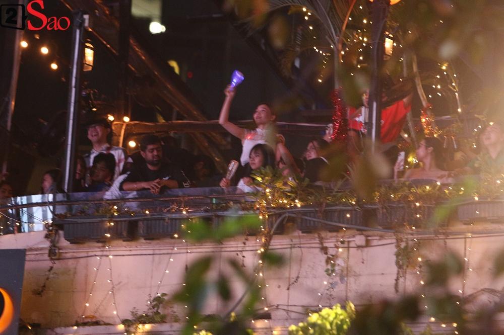 Fan Việt bất chấp mọi địa hình để xem được chị đại CL trình diễn-3