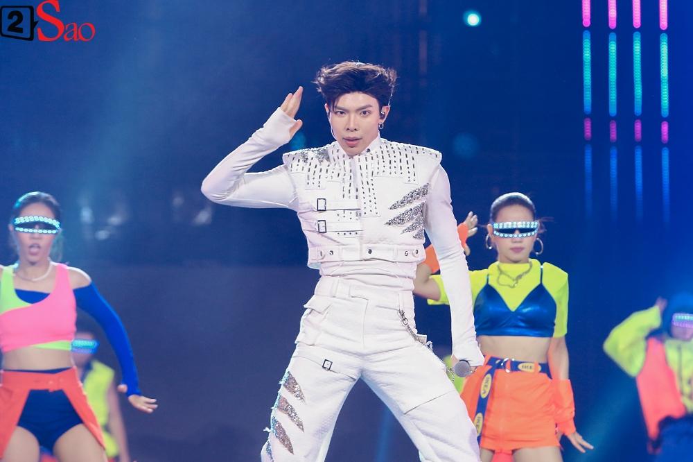 Fan Việt bất chấp mọi địa hình để xem được chị đại CL trình diễn-13