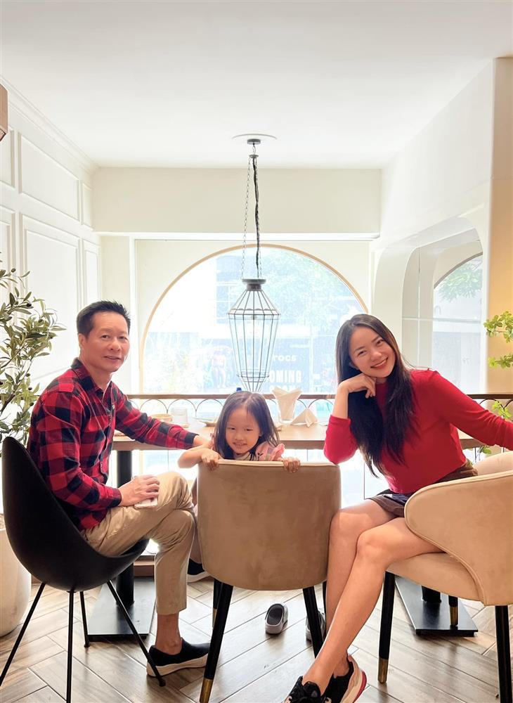 Tin showbiz Việt ngày 1/1/2023: Kim Lý khoe gia đình hạnh phúc-3