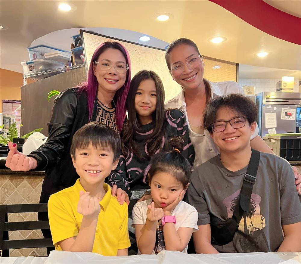 Tin showbiz Việt ngày 1/1/2023: Kim Lý khoe gia đình hạnh phúc-10