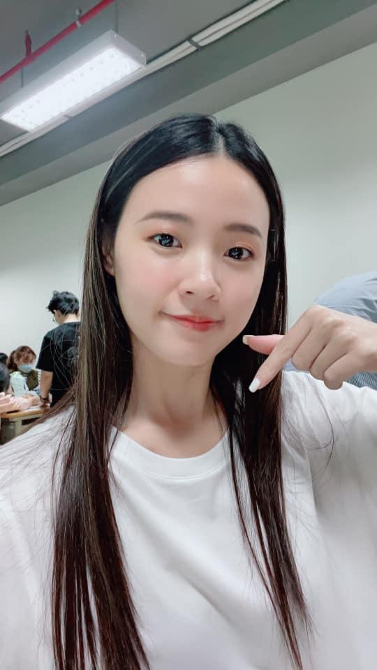 Midu để lộ gương mặt khác lạ qua ảnh selfie-1