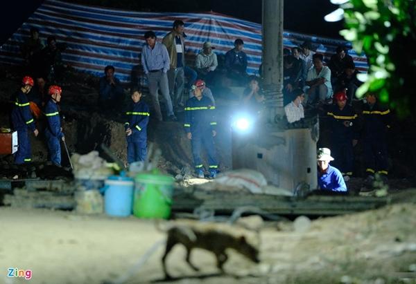Tạm ngừng cứu hộ bé trai bị rơi xuống trụ bê tông-1
