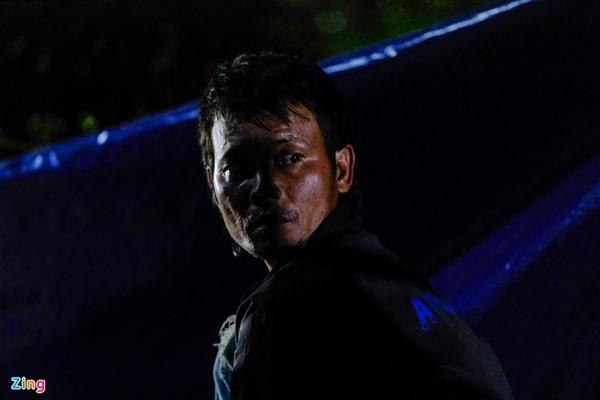 Tạm ngừng cứu hộ bé trai bị rơi xuống trụ bê tông-6