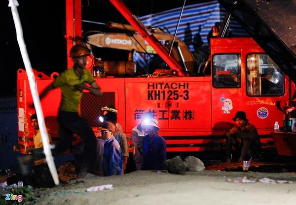 Tạm ngừng cứu hộ bé trai bị rơi xuống trụ bê tông-7