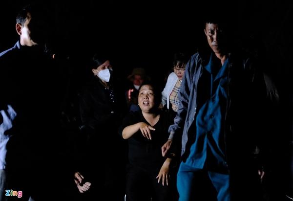 Tạm ngừng cứu hộ bé trai bị rơi xuống trụ bê tông-8