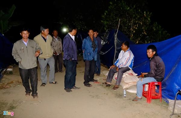 Tạm ngừng cứu hộ bé trai bị rơi xuống trụ bê tông-9