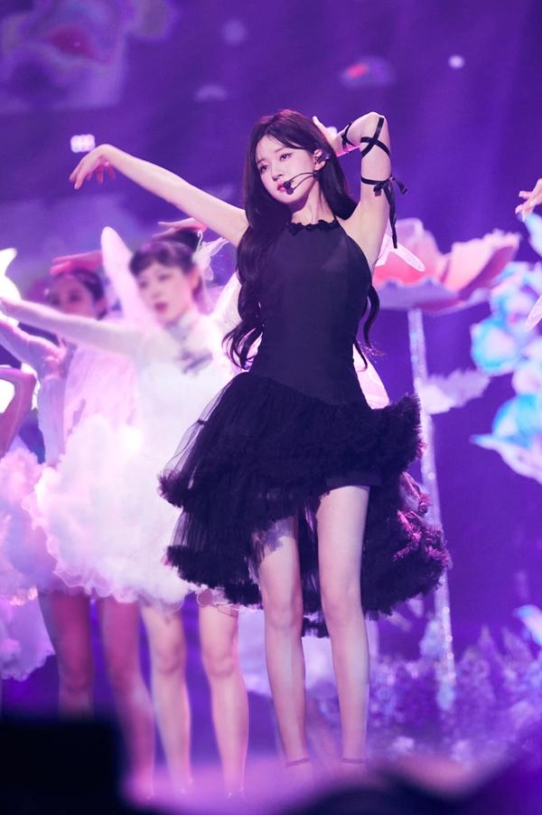 Triệu Lộ Tư - Ngu Thư Hân cùng makeup má hồng: kẻ bị chê vì khác biệt 1 chi tiết-3