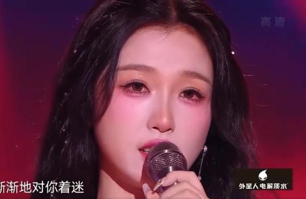 Triệu Lộ Tư - Ngu Thư Hân cùng makeup má hồng: kẻ bị chê vì khác biệt 1 chi tiết-7