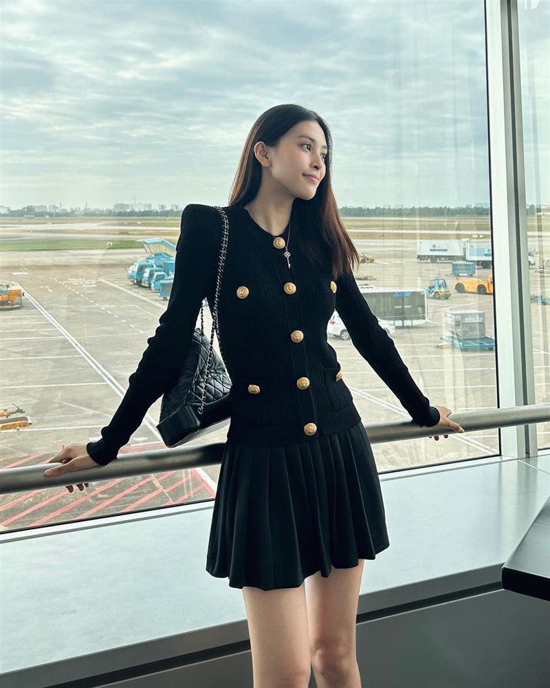 Tiểu Vy bắt chước phong cách dâu hào môn của Đỗ Mỹ Linh-1