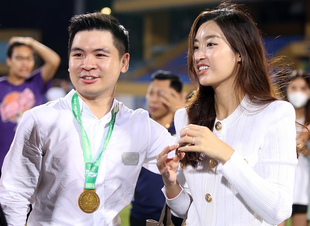 Tiểu Vy bắt chước phong cách dâu hào môn của Đỗ Mỹ Linh-3