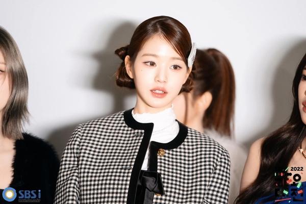 Nữ ca sĩ cao 1,73 m bị chỉ trích bất tài-5