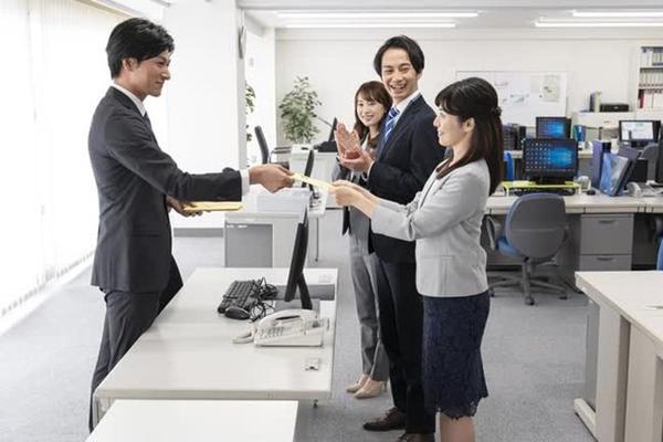 Chàng trai trúng giải độc đắc: nghỉ phép 1 năm lương vẫn nhận đều tay-1