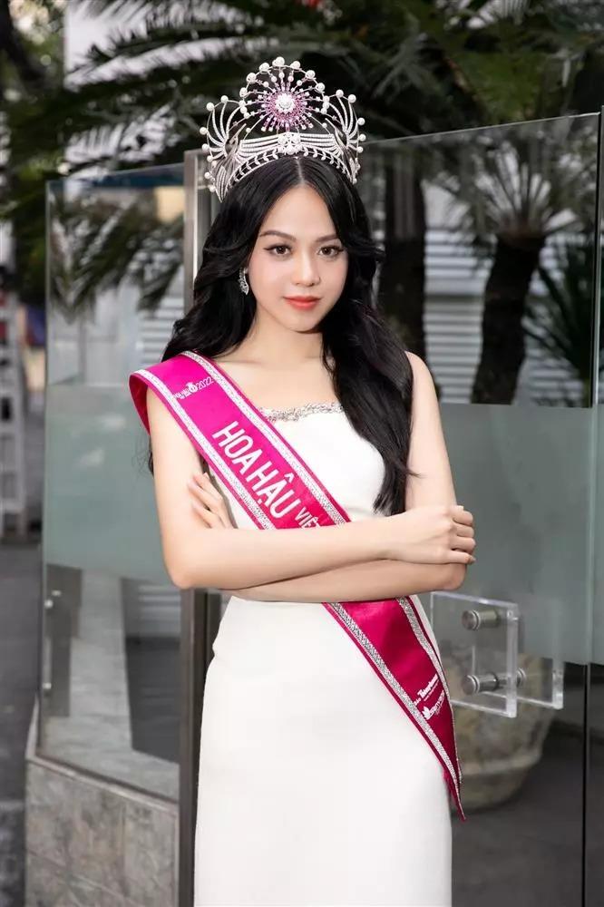 Tân Hoa hậu Việt Nam bị bắt gặp đi countdown, ngoài đời thế nào?-7