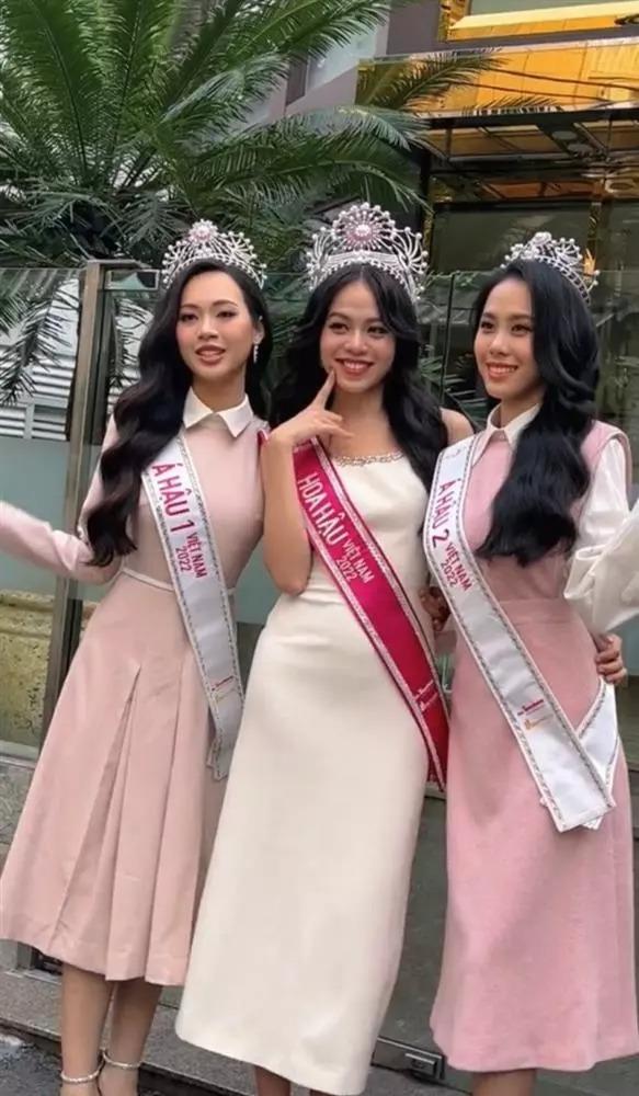 Tân Hoa hậu Việt Nam bị bắt gặp đi countdown, ngoài đời thế nào?-10