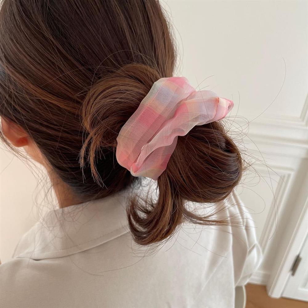 Chọn đúng kiểu tóc để mặc đồ đông không lo nặng nề-10