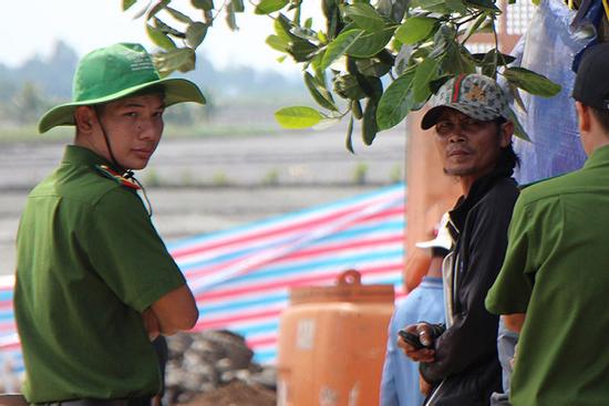 'Tôi nghe tiếng cứu con dưới hố sâu, 10 phút sau không thấy tiếng gì nữa'