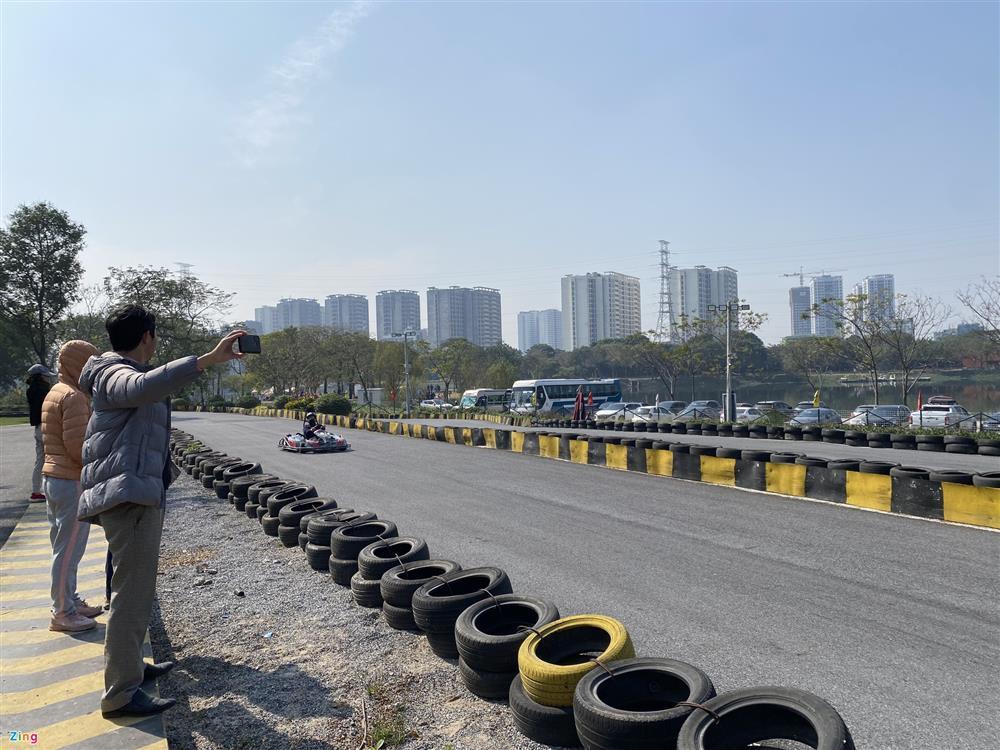 Đi chơi golf, bắn súng sơn, đua xe Go-kart đầu năm mới-8