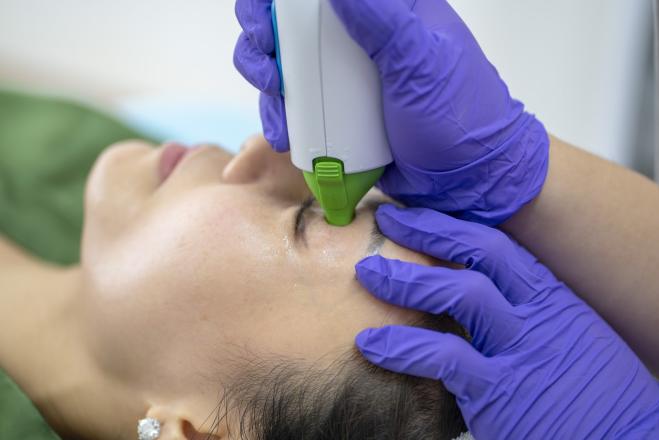 Thu Minh bị nghi phẫu thuật thẩm mỹ vì gương mặt lạ hoắc-11