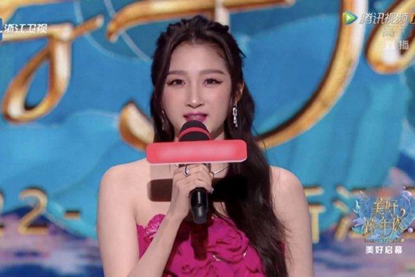 Lưu Diệc Phi, Trần Nghiên Hy không có thế mạnh vòng eo-9