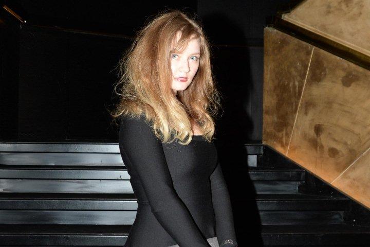 Sau khi ra tù, tiểu thư lừa đảo Anna tiếp tục kế hoạch kiếm tiền mới-3