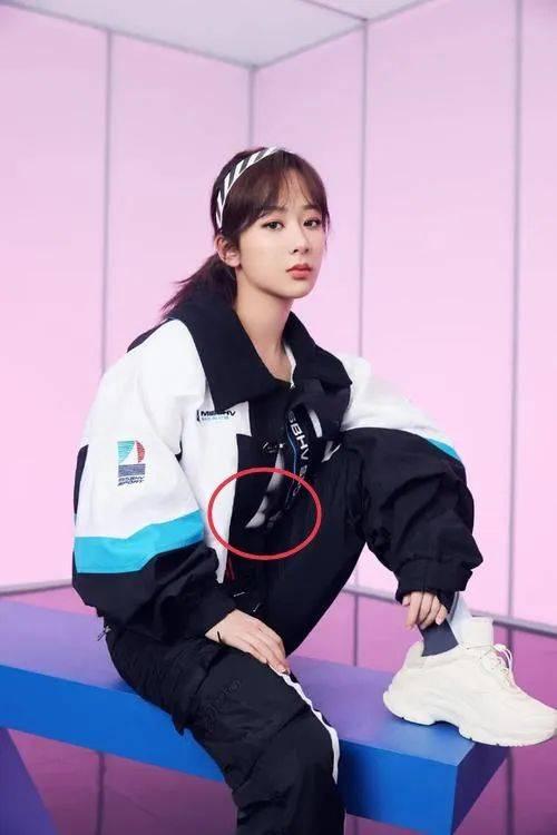 Lưu Diệc Phi, Trần Nghiên Hy không có thế mạnh vòng eo-7