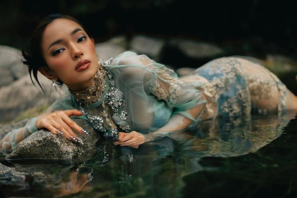 Thời trang sao Việt năm 2023 tiếp tục gợi cảm và hoài cổ-1