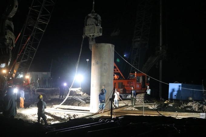 Xót xa lý do bé trai bị rơi xuống trụ bê tông sâu 35m-5