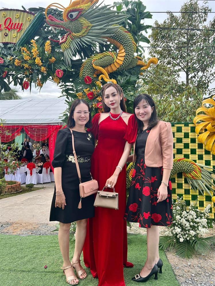 Lương Mỹ Kỳ mặc kém duyên tại đám cưới: Rồi ai mới là cô dâu?-1