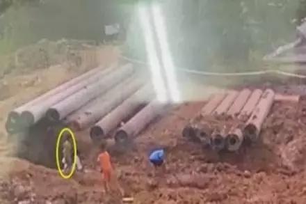 Sao Việt cầu nguyện bé trai rơi vào trụ bê tông gặp được phép màu-10