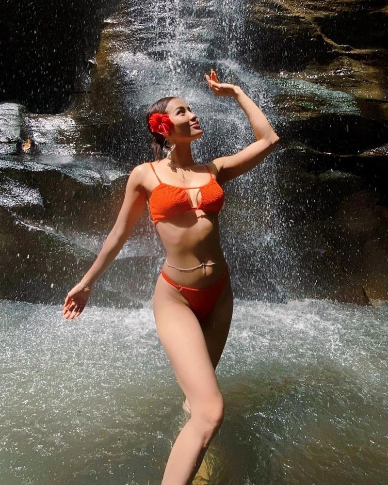 Phương Trinh Jolie khoe bụng bầu với bikini nhỏ xíu cực cháy-4