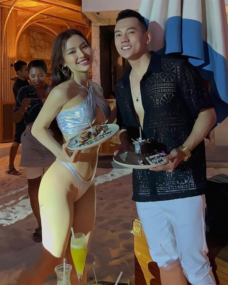 Phương Trinh Jolie khoe bụng bầu với bikini nhỏ xíu cực cháy-9